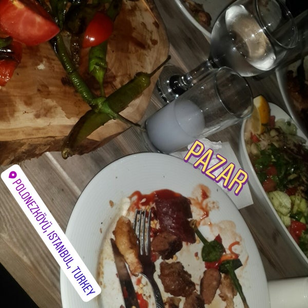 Foto diambil di Melek Garden Restaurant oleh ÖzLem T. pada 4/22/2018