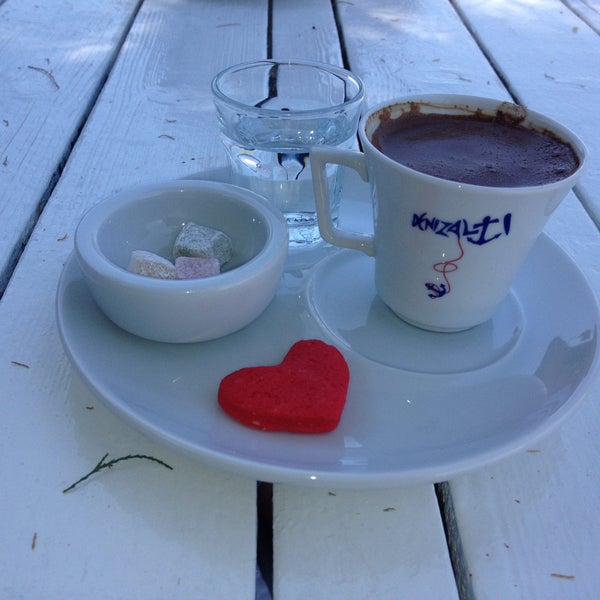 5/12/2013 tarihinde Duygu K.ziyaretçi tarafından Denizaltı Cafe &amp; Restaurant'de çekilen fotoğraf