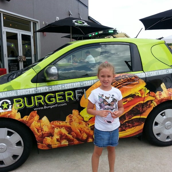 6/22/2013에 Heather D.님이 BurgerFi에서 찍은 사진