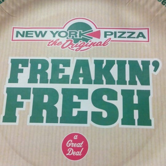 Foto diambil di New York Pizza oleh Daniela E. pada 10/24/2014