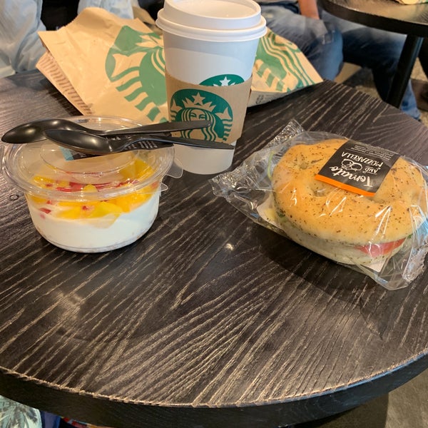 8/6/2019 tarihinde Eric D.ziyaretçi tarafından Starbucks'de çekilen fotoğraf