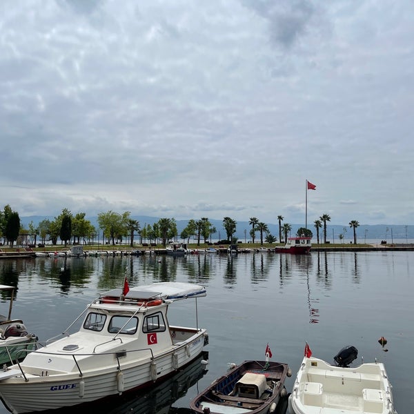รูปภาพถ่ายที่ Hereke Balık Restaurant โดย Alp S. เมื่อ 6/13/2023