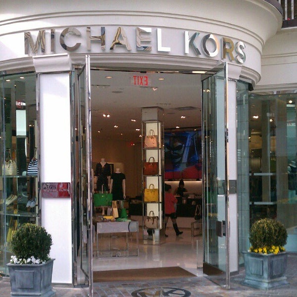 Michael Kors - Accessories Store in Los Angeles