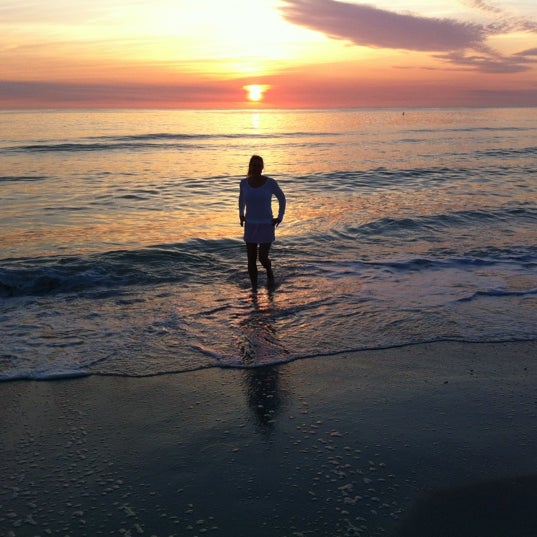 2/15/2012 tarihinde Donnie D.ziyaretçi tarafından The Beachcomber Beach Resort Hotel'de çekilen fotoğraf