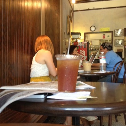 8/3/2012 tarihinde Timothy M.ziyaretçi tarafından HEY! Café'de çekilen fotoğraf