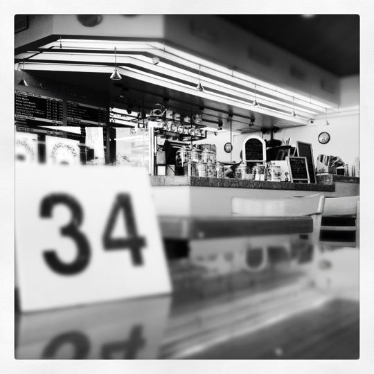 3/1/2012 tarihinde Randall H.ziyaretçi tarafından Posh Cafe'de çekilen fotoğraf