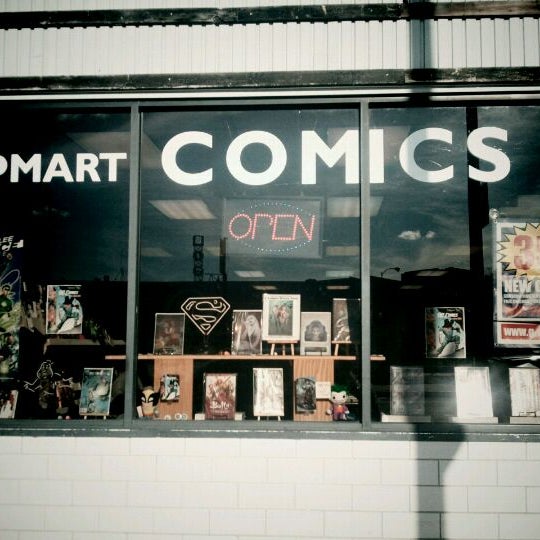 9/15/2011にJohnny M.がG-Mart Comicsで撮った写真