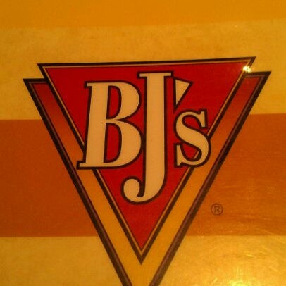 Photo taken at BJ&#39;s Restaurant &amp; Brewhouse by Terry B. on 2/21/2012