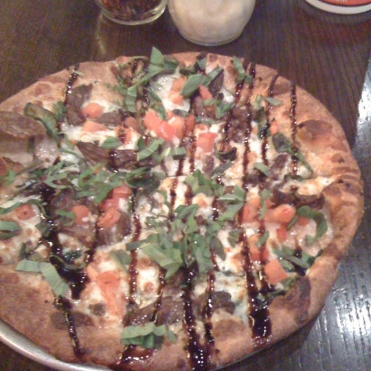 3/22/2011 tarihinde Josh L.ziyaretçi tarafından Uncle Maddio&#39;s Pizza Joint'de çekilen fotoğraf
