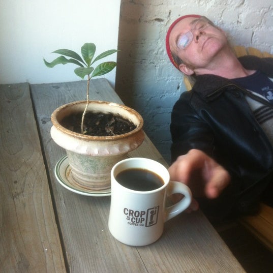 รูปภาพถ่ายที่ Crop to Cup Coffee โดย Janiejaner G. เมื่อ 3/3/2012