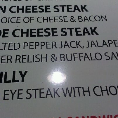 Foto tomada en Philly&#39;s Cheese Steaks &amp; Grill  por B. Nuttz el 1/27/2012