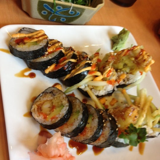 7/7/2012 tarihinde Leslie A.ziyaretçi tarafından Sushi King'de çekilen fotoğraf