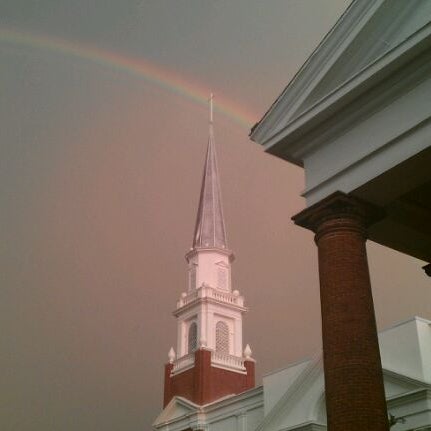 Снимок сделан в First Baptist Church пользователем Danny C. 9/25/2011