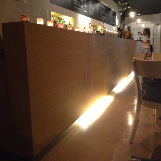 Foto tirada no(a) Zhero Star Sushi Bar &amp; Coffee por MARC L. em 5/17/2012