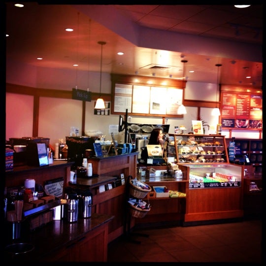 Снимок сделан в Peet&#39;s Coffee &amp; Tea пользователем Chad D. 4/11/2012