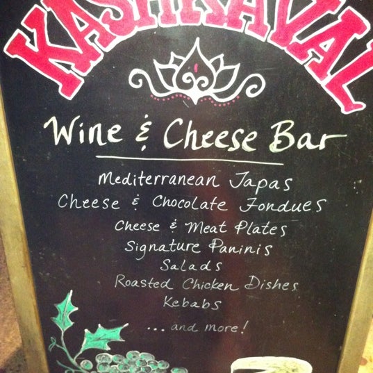6/30/2012 tarihinde Rebecca T.ziyaretçi tarafından Kashkaval Cheese Market'de çekilen fotoğraf