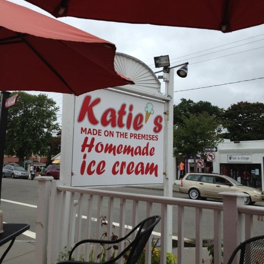 Foto tomada en Katie&#39;s Homemade Ice Cream  por Rob M. el 8/11/2012