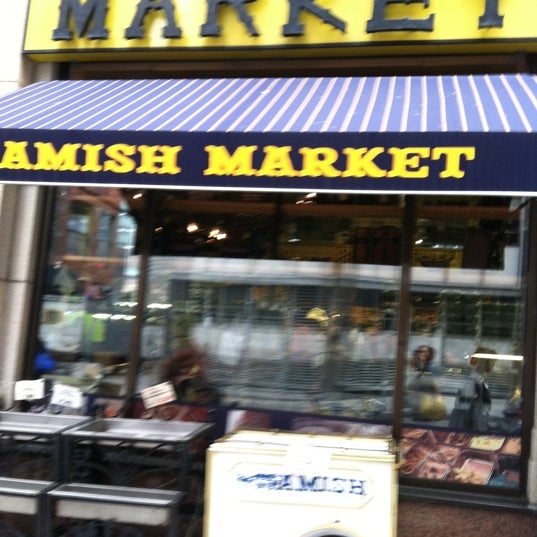 Снимок сделан в Amish Market Tribeca пользователем Helen L. 8/19/2011