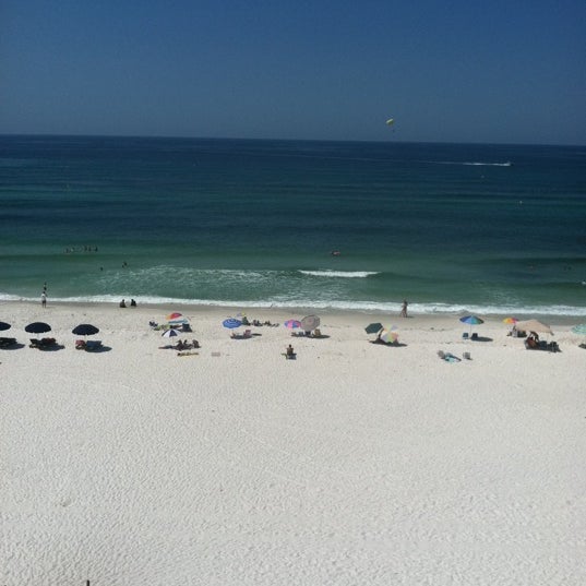 รูปภาพถ่ายที่ Seahaven Beach Hotel โดย Erica C. เมื่อ 7/30/2011