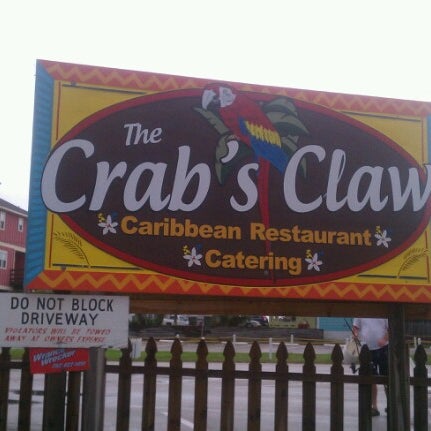 Foto scattata a Crab&#39;s Claw Oceanfront Caribbean Restaurant da Kay B. il 8/1/2012