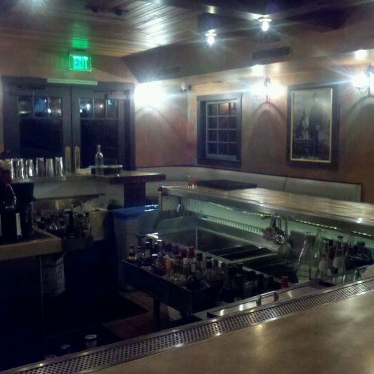 รูปภาพถ่ายที่ Sadie Kitchen and Lounge โดย Sarah J. เมื่อ 2/22/2012