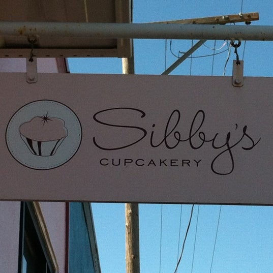 รูปภาพถ่ายที่ Sibby&#39;s Cupcakery โดย Yamini P. เมื่อ 8/30/2012
