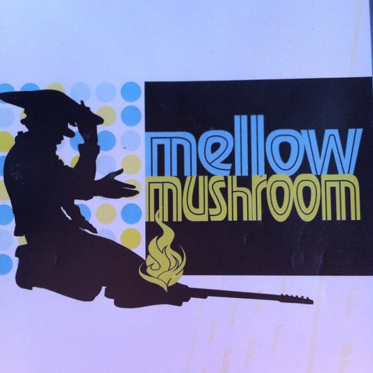 Photo taken at Mellow Mushroom by Chip L. on 3/11/2012