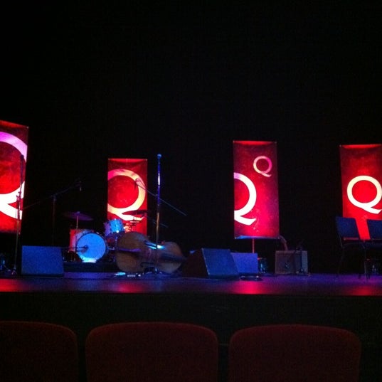 รูปภาพถ่ายที่ The Grand Theatre โดย Laura S. เมื่อ 3/8/2012