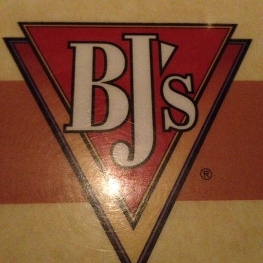 Снимок сделан в BJ&#39;s Restaurant &amp; Brewhouse пользователем Cynthia Q. 8/20/2012