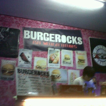 Foto tirada no(a) Burgerocks por djandie p. em 10/26/2011
