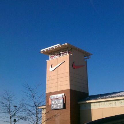 nike store aurora outlet mall