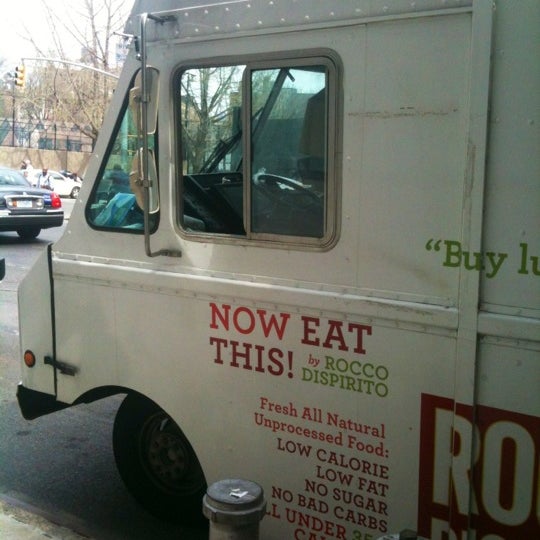 Снимок сделан в Now Eat This! Truck пользователем Chelle . 3/23/2012