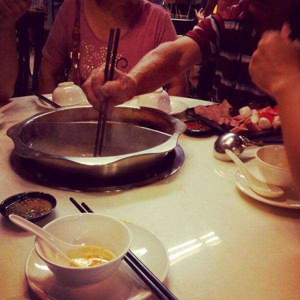 Photo taken at King&#39;s Laksa Steamboat by Shania T. on 5/26/2012