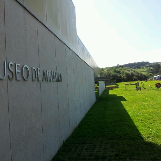 Das Foto wurde bei Museo de Altamira von Fisio3cantos am 8/27/2011 aufgenommen
