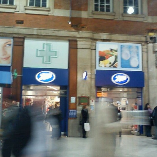 Boots Waterloo'da Eczane