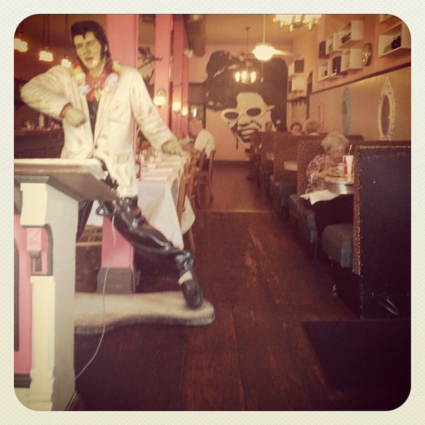 8/23/2012 tarihinde Christopher Prince B.ziyaretçi tarafından Cafe Hon'de çekilen fotoğraf