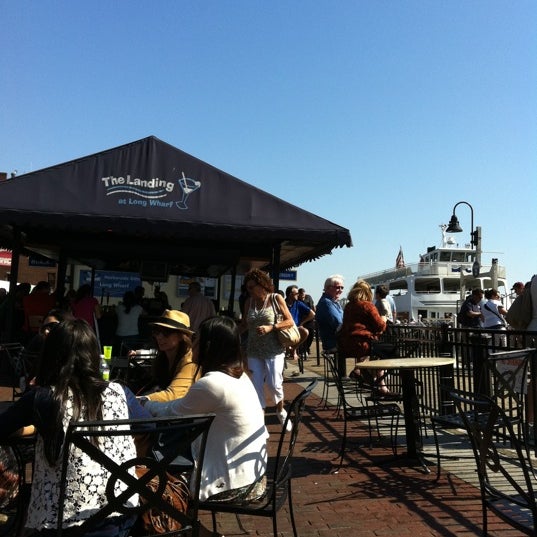 รูปภาพถ่ายที่ The Landing at Long Wharf โดย Daniel C. เมื่อ 10/22/2011