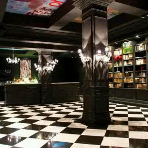 Foto diambil di The Lady Silvia Lounge oleh Keara F. pada 10/2/2011