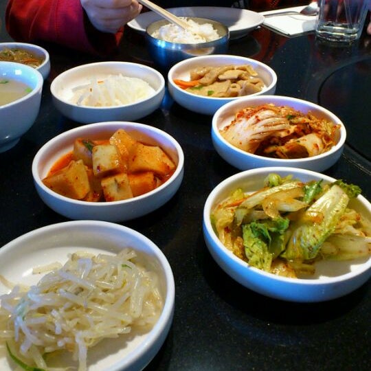 Снимок сделан в Beque Korean Grill пользователем Moto K. 12/31/2011