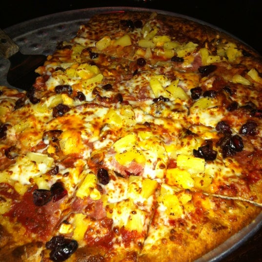 Foto scattata a Palio&#39;s Pizza Cafe da Martha D. il 6/10/2012
