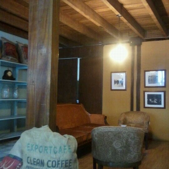 10/13/2011 tarihinde Claudia C.ziyaretçi tarafından Roque Rosito Café Gourmet'de çekilen fotoğraf