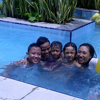 Kolam Renang Bukit Awan Gresik Jawa Timur