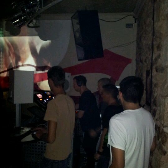 รูปภาพถ่ายที่ Grial Ibiza โดย Xavi C. เมื่อ 9/1/2011
