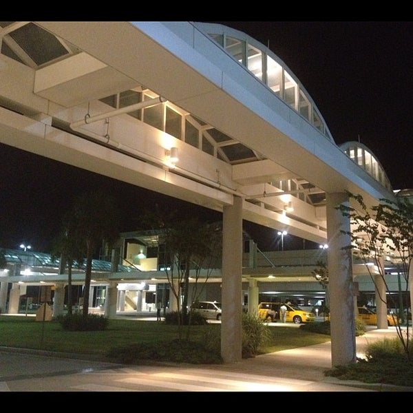 8/25/2012 tarihinde Lici B.ziyaretçi tarafından Gulfport-Biloxi International Airport (GPT)'de çekilen fotoğraf