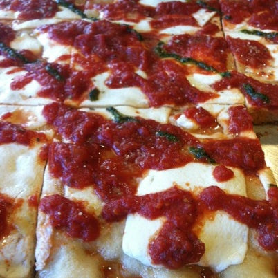 Foto tomada en Crustini Pizza  por Donna T. el 7/25/2012