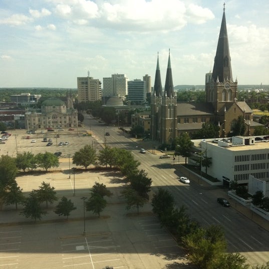 รูปภาพถ่ายที่ Holiday Inn Tulsa City Center โดย Amanda M. เมื่อ 7/22/2011