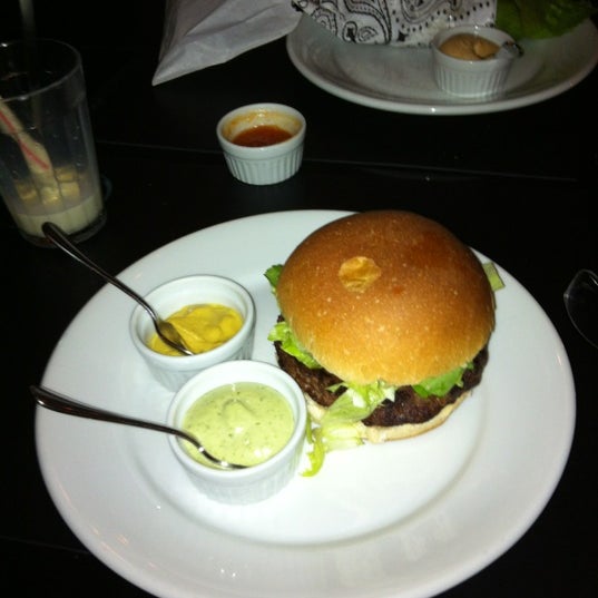 Das Foto wurde bei Chez Burger von Raphael S. am 5/23/2012 aufgenommen