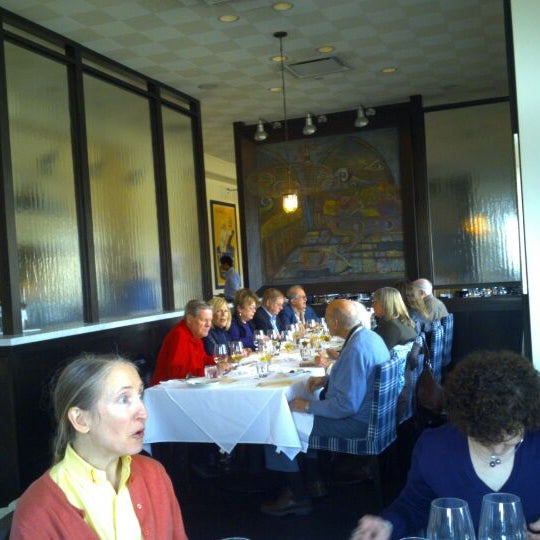 Photo prise au Brassica Mediterranean Kitchen &amp; Wine Bar par Shannon M. le1/21/2012