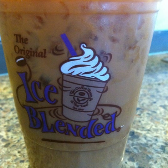 Снимок сделан в The Coffee Bean &amp; Tea Leaf пользователем Bradley B. 8/17/2012