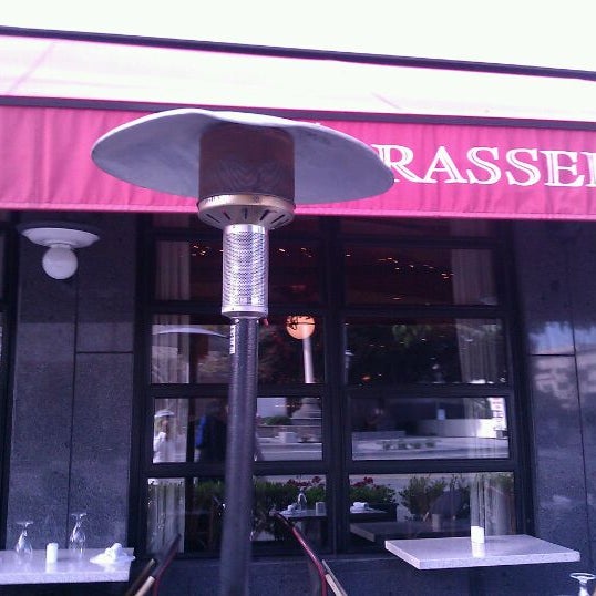 12/4/2011 tarihinde Monique A.ziyaretçi tarafından Kendall&#39;s Brasserie'de çekilen fotoğraf